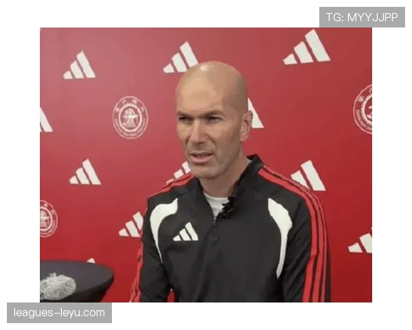 齐达内：以技术与智慧引领足球战术革新