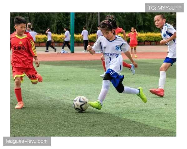 南美足球经典打法闪耀赛场,激情与技艺完美交融 南美足球经典打法闪耀赛场,激情与技艺完美交融