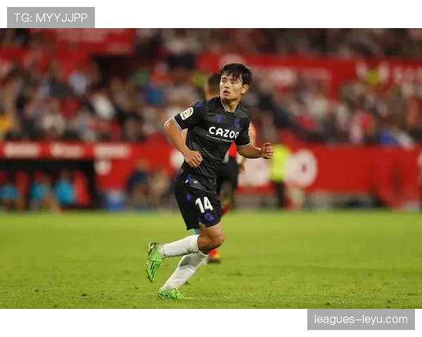 久保建英热身遭辱骂冷静回应，彰显职业球员风范