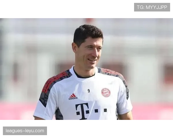 莱万多夫斯基成功接受手术，恢复计划已启动，期待早日复出保持状态稳定